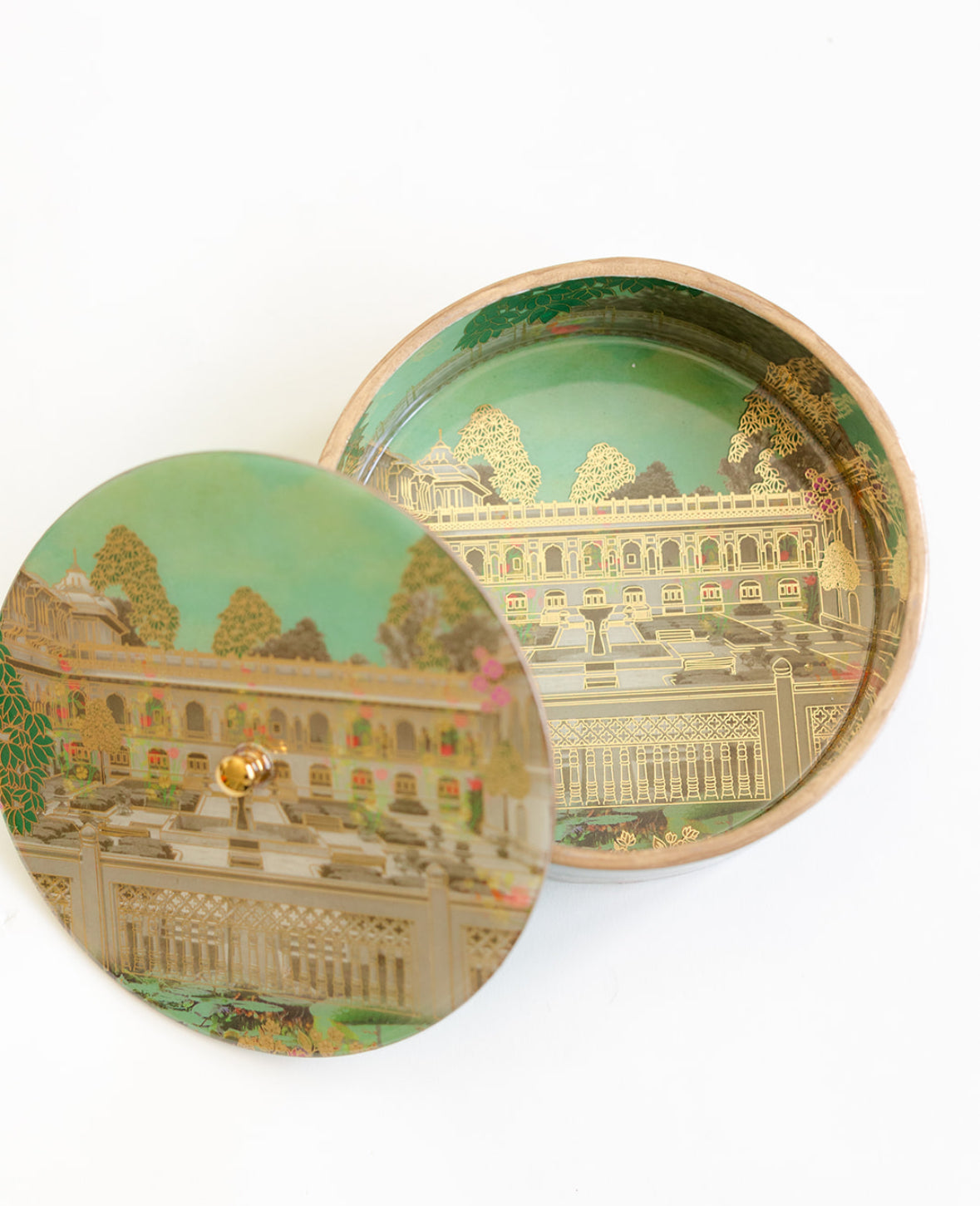 The Courtyard Of DreamsRound Gift Box
