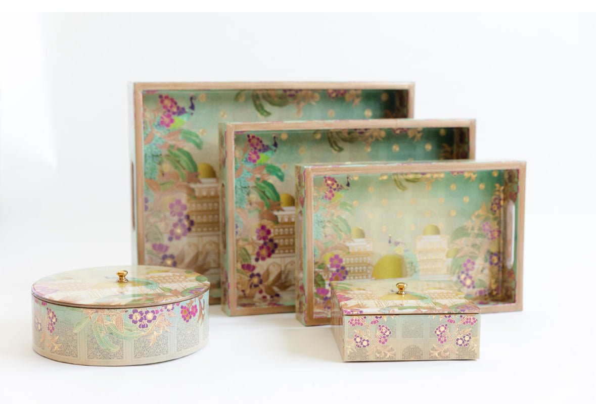 Plumes Of Paradise Round Gift Box