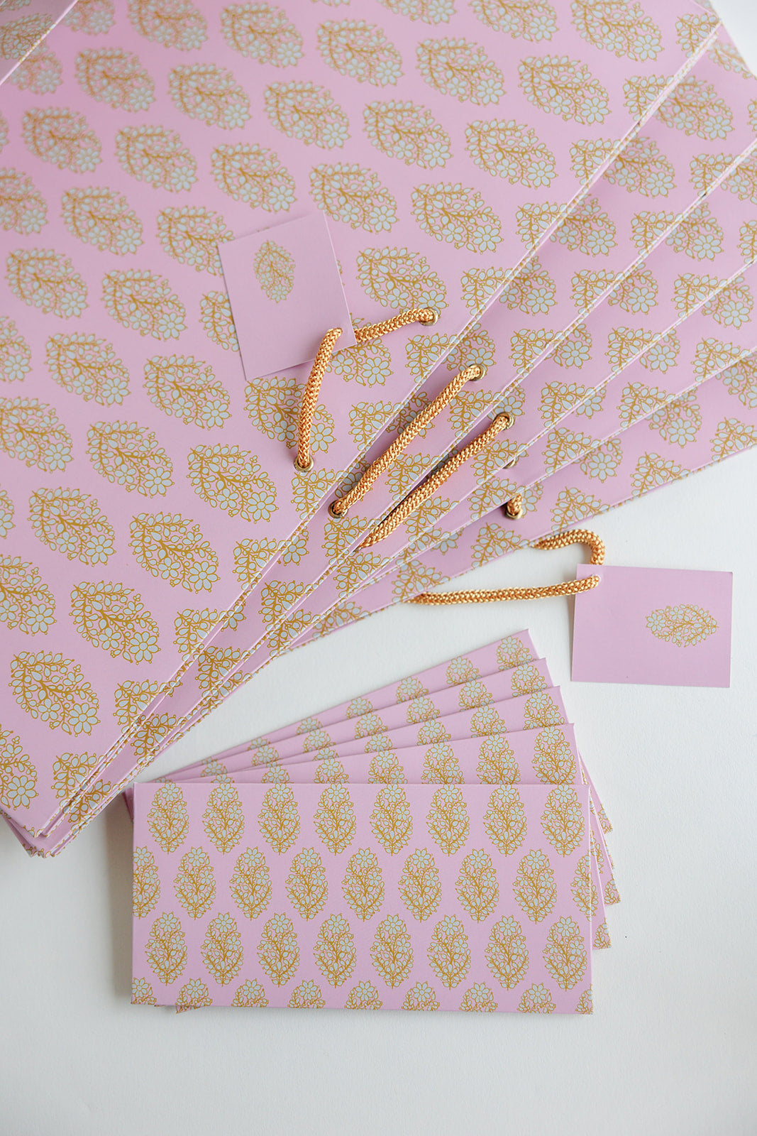 5 Leilani Lilac Gift Bags with Matching Gift Envelope