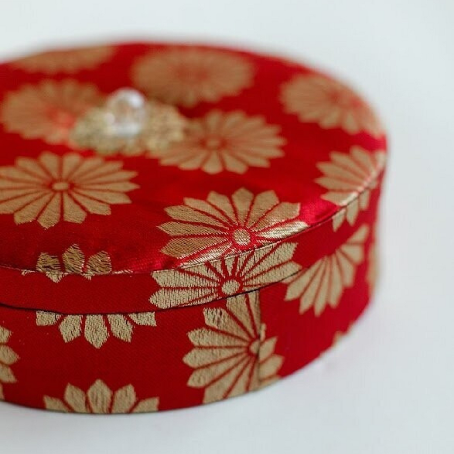 Gift box with lid for sagan gifting at Wedding