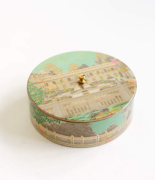 The Courtyard Of DreamsRound Gift Box