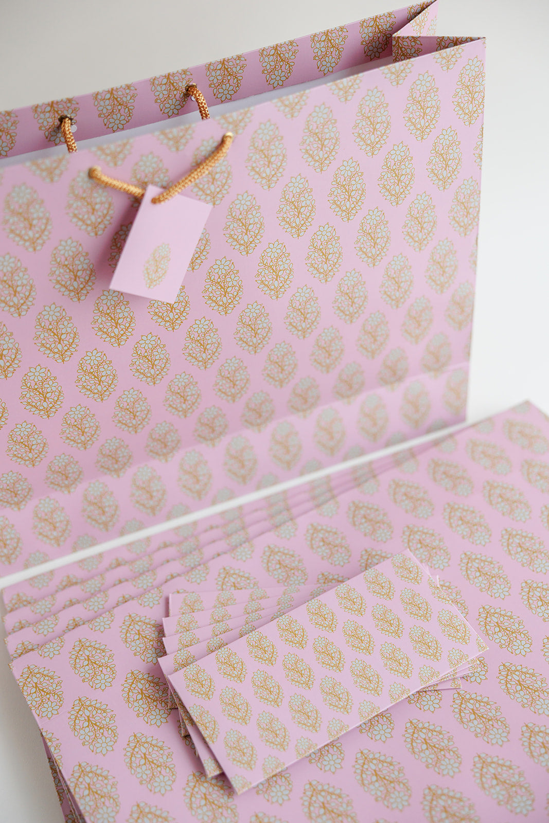 5 Leilani Lilac Gift Bags with Matching Gift Envelope