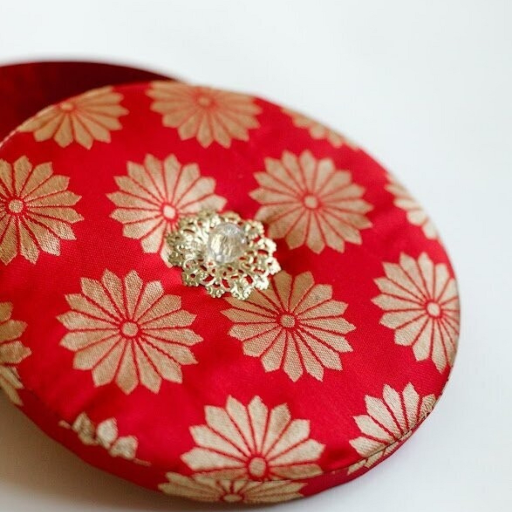 Silk Round Sagan Red Box