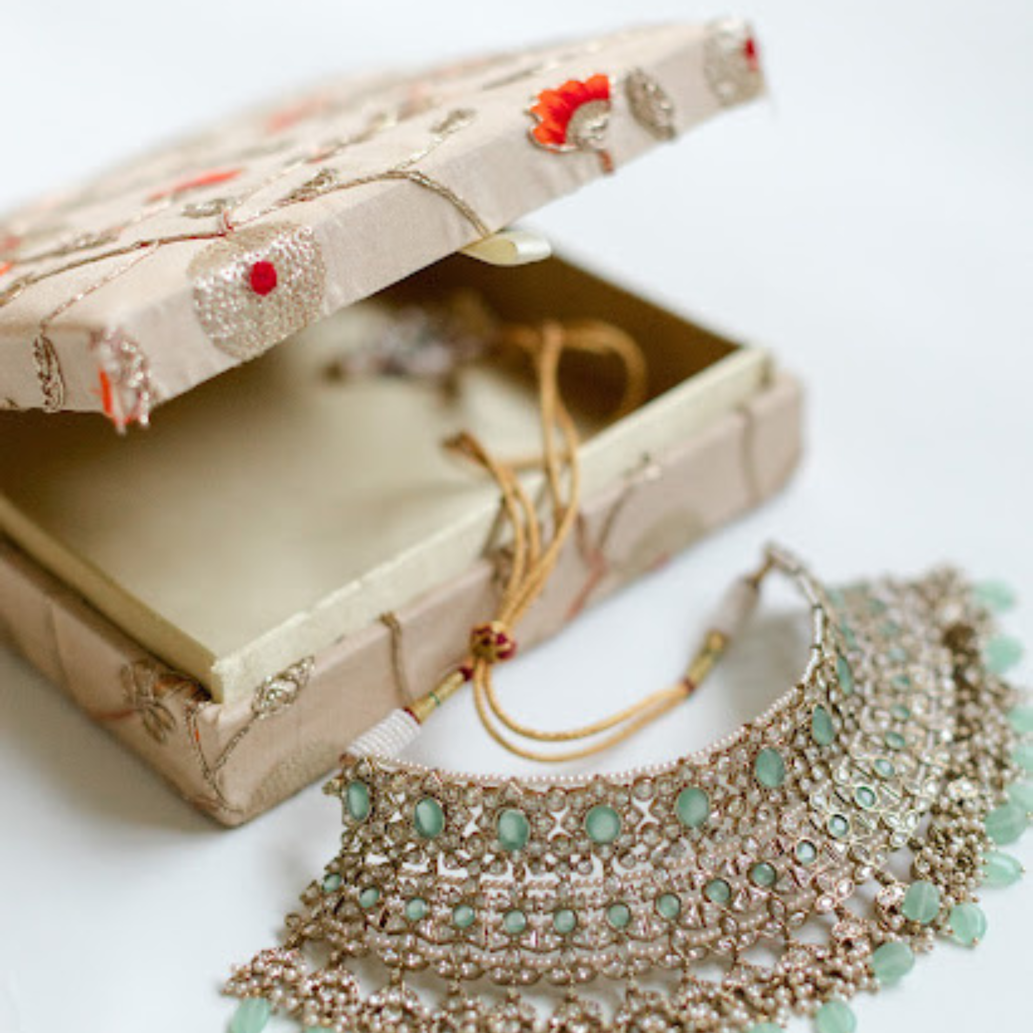 Zari Gold Gift Box – Decorasian
