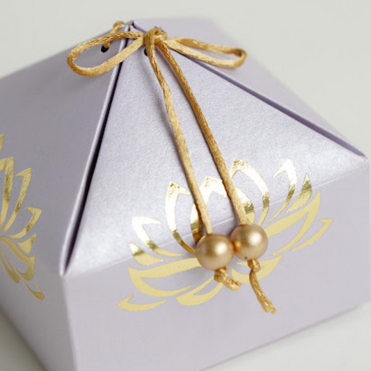 luxury gift boxes in the uk for wedding and special occassions gifing