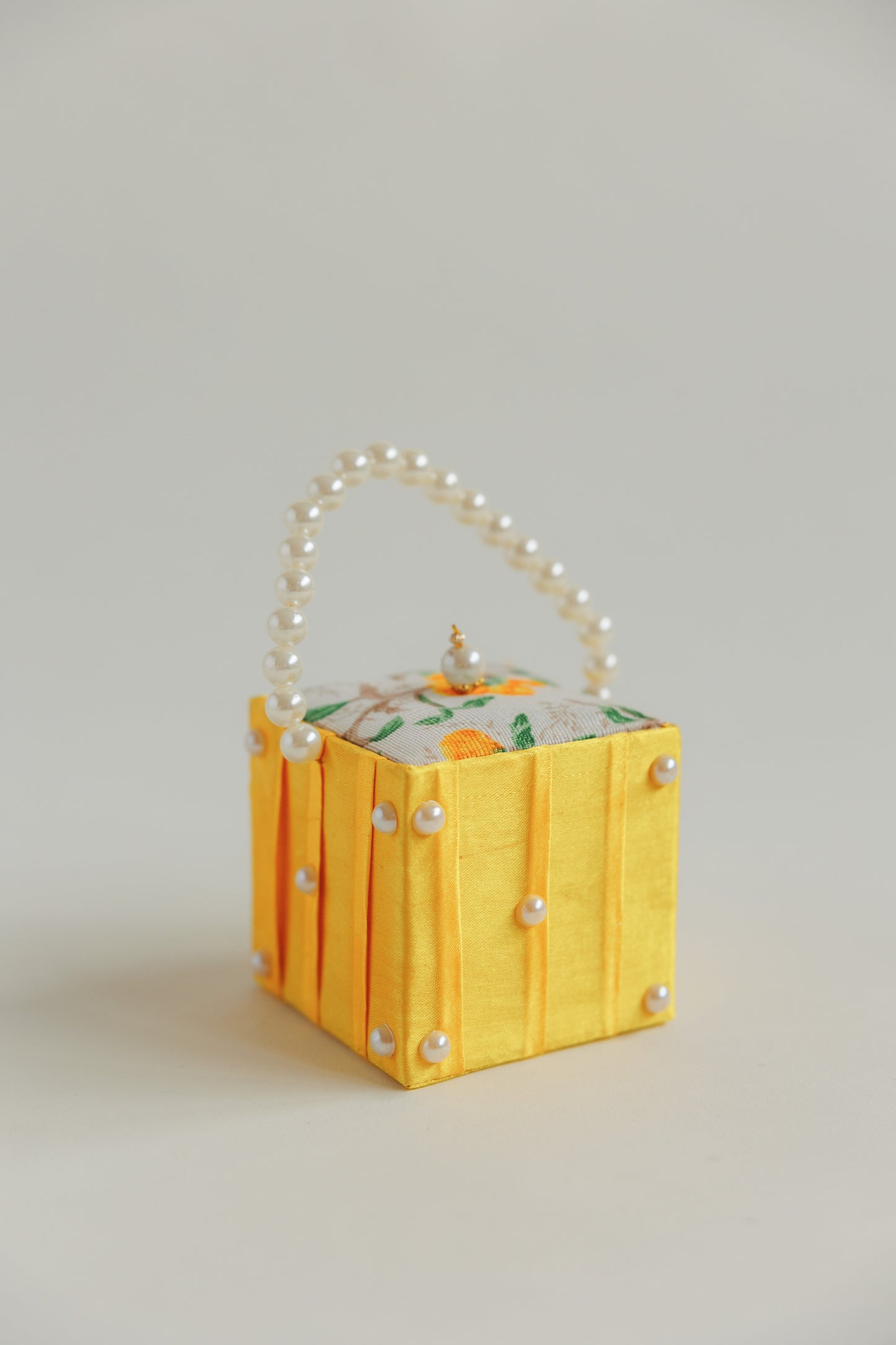 Yellow Amnisha Favour Gift Box