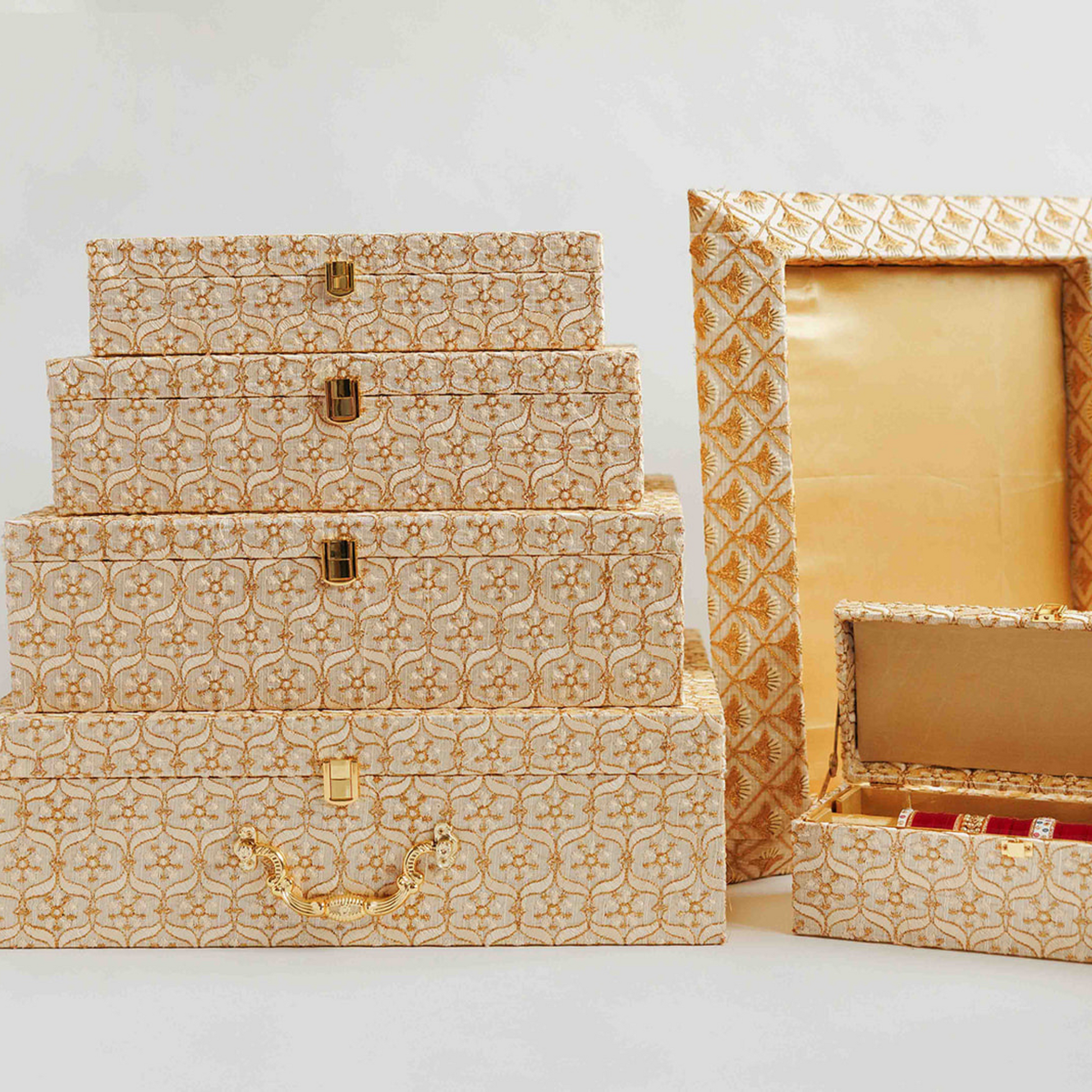 Decorasian Bridal Gold Keepsake Trunk Set